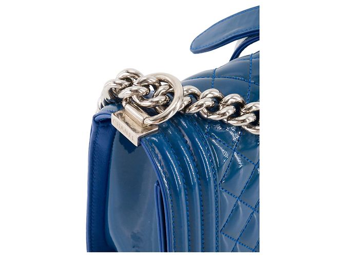 CHANEL - Chanel Boy Schultertasche medium aus dunkelblauem Lackleder Marineblau - Ansicht 6