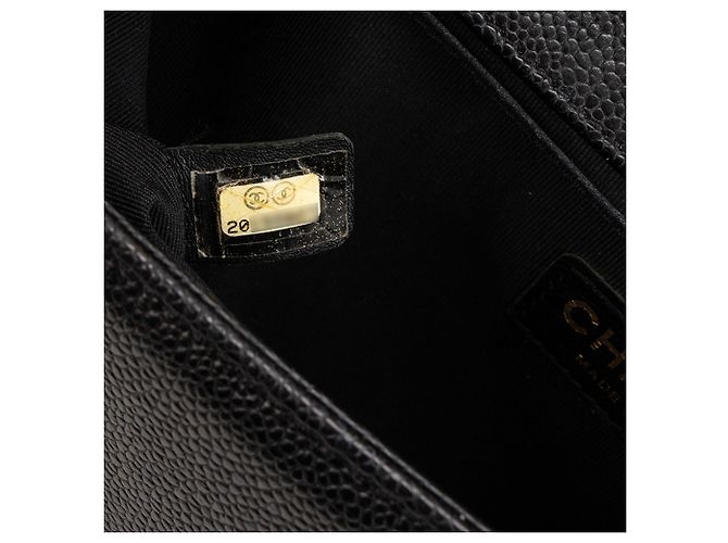 CHANEL - Borsa a tracolla Chanel Boy medium in pelle caviar nera Nero - vista 10