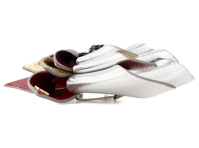 CHANEL - Spilla Moulin Chanel in pelle bordeaux e argento - vista 3