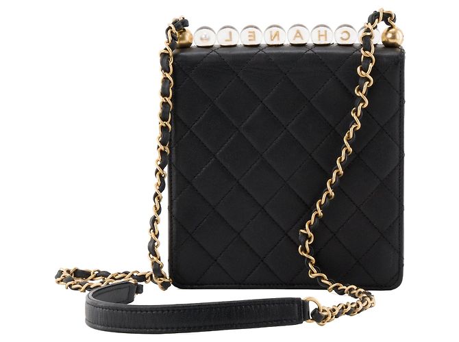 CHANEL - Sac à bandoulière Chic Pearls Chanel en cuir lisse noir édition limitée - vue 3