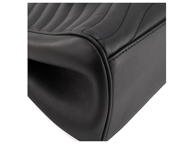 LOUIS VUITTON - Borsa a tracolla New Wave Louis Vuitton in pelle liscia nera Nero - vista 7