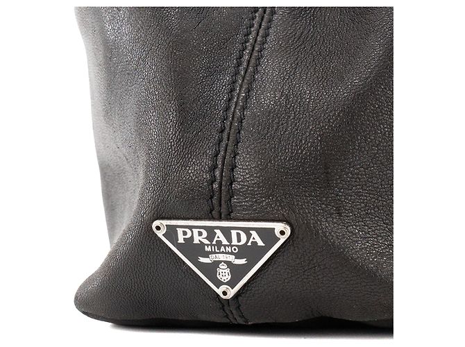 PRADA - Bolsa de mão Nappa Ring Mini Prada em couro liso preto - vista 5