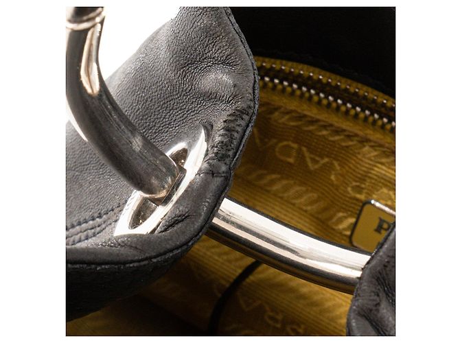 PRADA - Bolsa de mão Nappa Ring Mini Prada em couro liso preto - vista 8