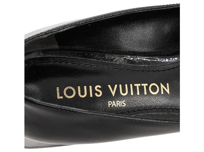 LOUIS VUITTON - Scarpins Louis Vuitton Shake em couro envernizado preto (T37) - vista 5