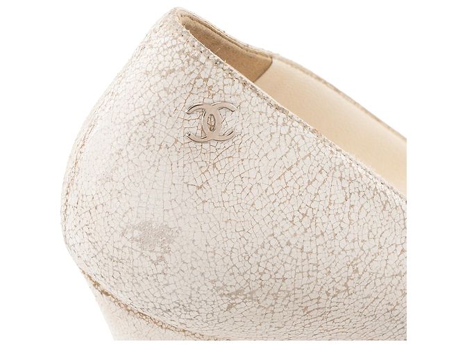 CHANEL - Décolleté Chanel in pelle craquelé bianca (T39) Bianco - vista 6