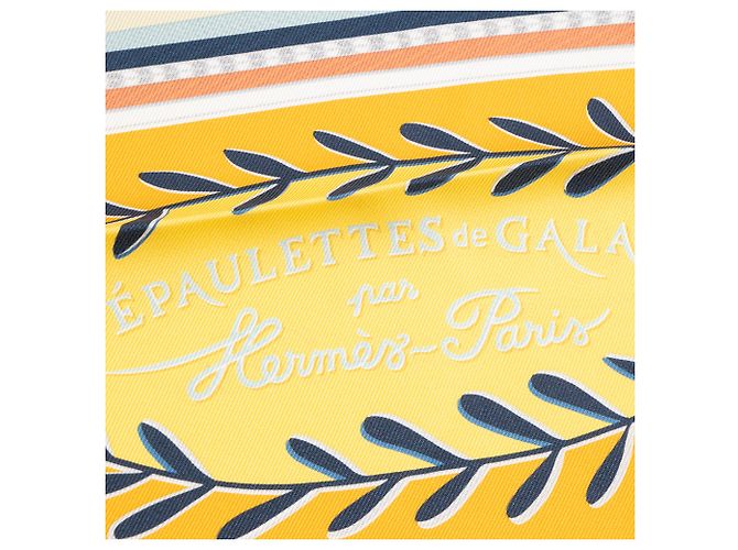 HERMÈS - Carré 90 Double Face Épaulettes de Gala Hermès in seta multicolore Blu - vista 4
