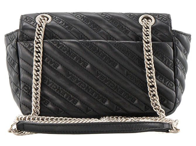 BALENCIAGA - Borsa a tracolla BB Chain Balenciaga in pelle matelassé nera Nero - vista 3