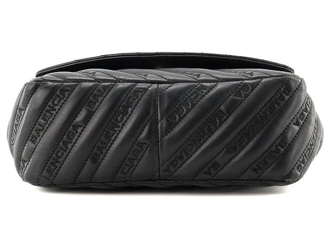 BALENCIAGA - Borsa a tracolla BB Chain Balenciaga in pelle matelassé nera Nero - vista 4