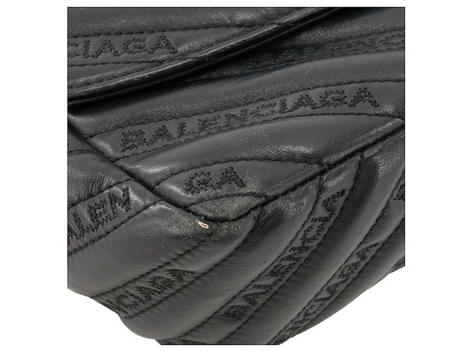 BALENCIAGA - Borsa a tracolla BB Chain Balenciaga in pelle matelassé nera Nero - vista 7