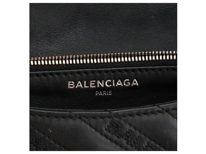 BALENCIAGA - Borsa a tracolla BB Chain Balenciaga in pelle matelassé nera Nero - vista 8