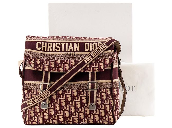 DIOR - Diorcamp Dior Schultertasche aus bordeauxrotem Dior Oblique Canvas - Ansicht 6