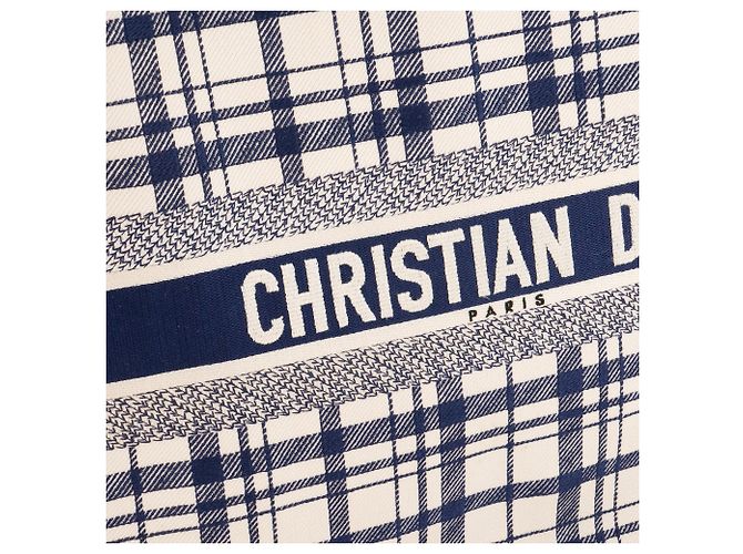 Autre Marque DIOR - Borsa Book Tote grande Dior in tela tartan blu navy e bianca - vista 5