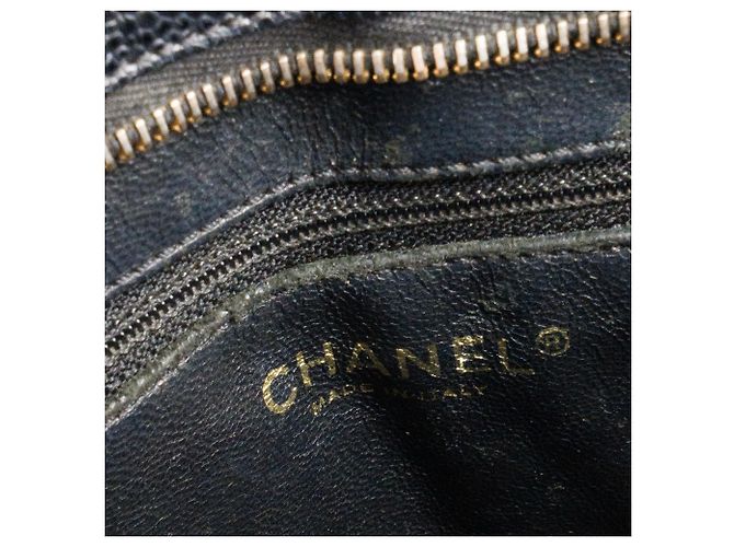 CHANEL - Borsa a mano Medaillon Chanel in pelle caviar nera Nero - vista 11