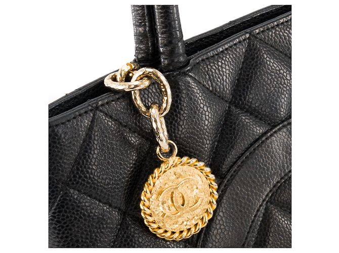 CHANEL - Borsa a mano Medaillon Chanel in pelle caviar nera Nero - vista 5