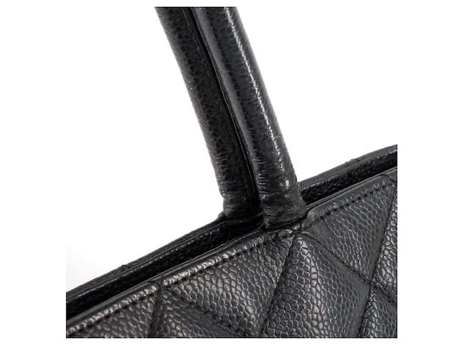 CHANEL - Borsa a mano Medaillon Chanel in pelle caviar nera Nero - vista 6