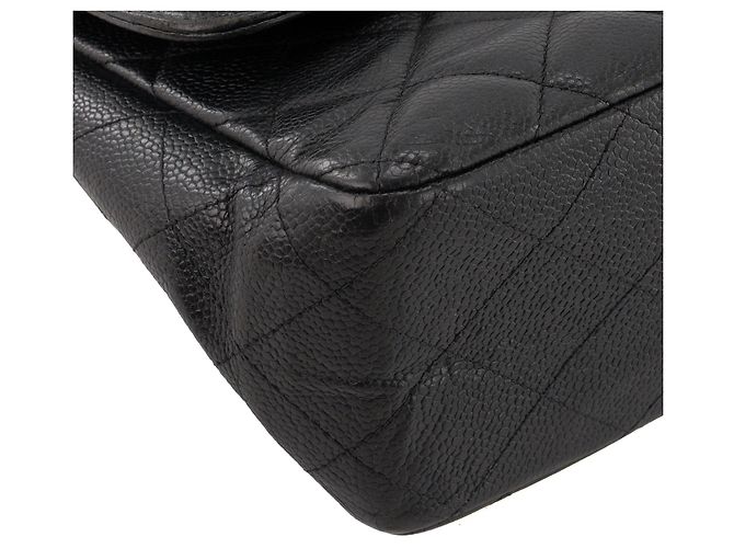 CHANEL - Borsa a tracolla Classic/Timeless Jumbo Chanel in pelle caviar nera Nero - vista 8