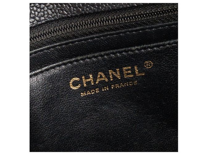 CHANEL - Borsa a tracolla Classic/Timeless Jumbo Chanel in pelle caviar nera Nero - vista 9