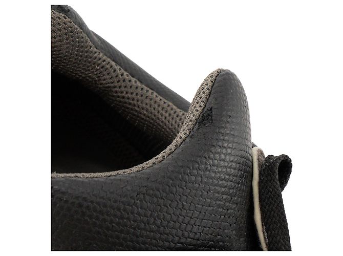 CHANEL - Sneakers CC Logo in pelle martellata nera e camoscio grigio (T40,5) - vista 6