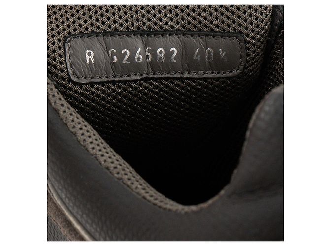 CHANEL - Sneakers CC Logo in pelle martellata nera e camoscio grigio (T40,5) - vista 8