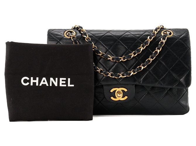 CHANEL - Vintage schwarze glatte Leder Classic/Timeless Chanel Schultertasche - Ansicht 11