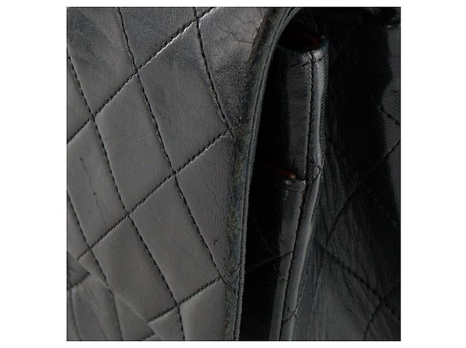 CHANEL - Vintage schwarze glatte Leder Classic/Timeless Chanel Schultertasche - Ansicht 6