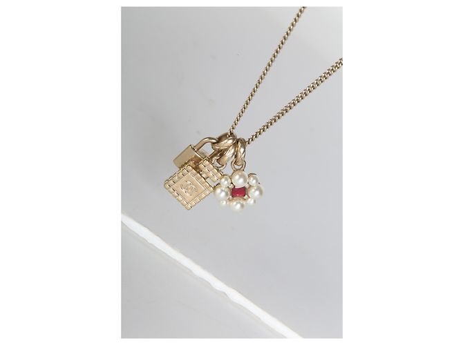 Gabrielle Chanel vergoldete Charm-Halskette 2021 - Ansicht 5