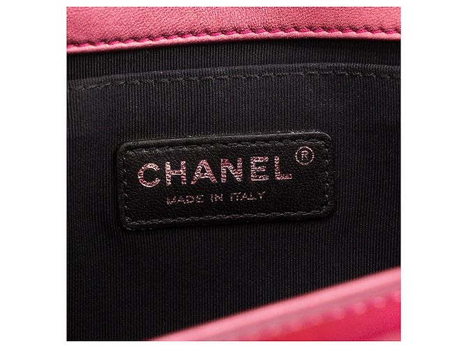 CHANEL - Borsa a tracolla Boy in pelle verniciata rosa - vista 9