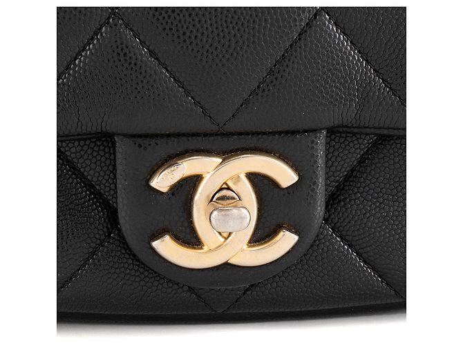 CHANEL - Borsa a tracolla Classic/Timeless mini Chanel in pelle caviar nera Nero - vista 5