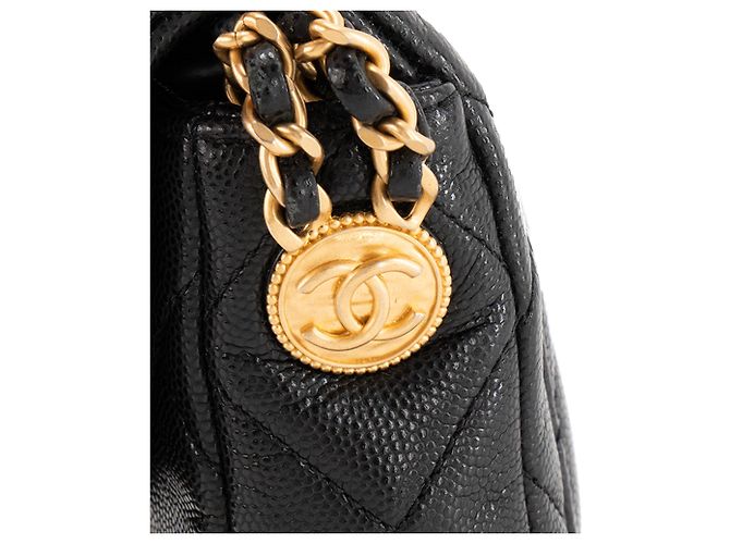 CHANEL - Borsa a tracolla Classic/Timeless mini Chanel in pelle caviar nera Nero - vista 7