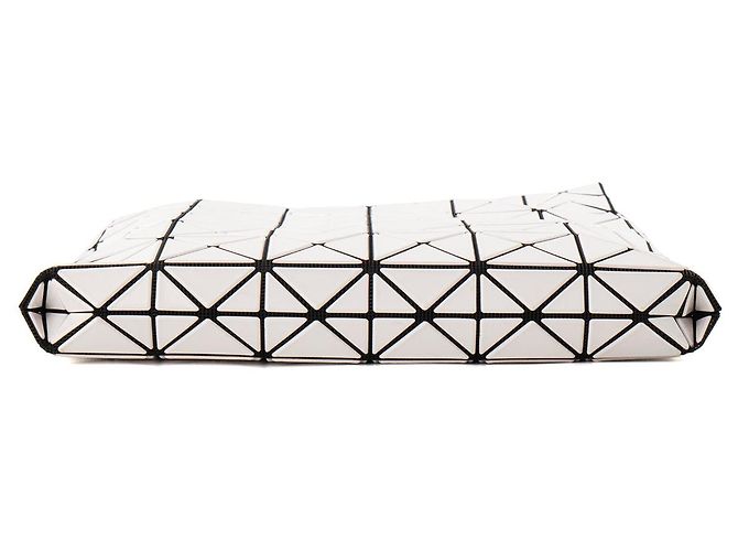 ISSEY MIYAKE - Borsa a tracolla BaoBao Issey Miyake in plastica bianca e tela nera Bianco - vista 4