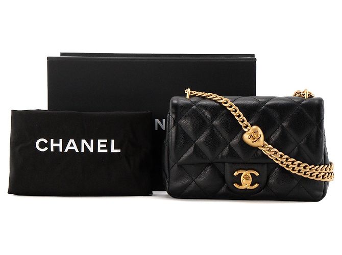 CHANEL - Borsa a tracolla Classique/Timeless Heart Crush in pelle martellata nera Nero - vista 11