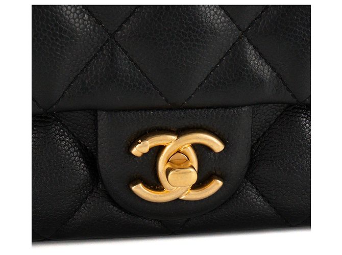 CHANEL - Borsa a tracolla Classique/Timeless Heart Crush in pelle martellata nera Nero - vista 5