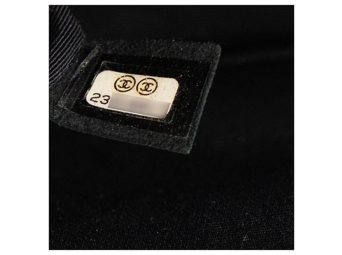 CHANEL - Bolsa de ombro Classic/Timeless Jumbo Chanel em couro caviar dourado e couro liso preto - vista 9