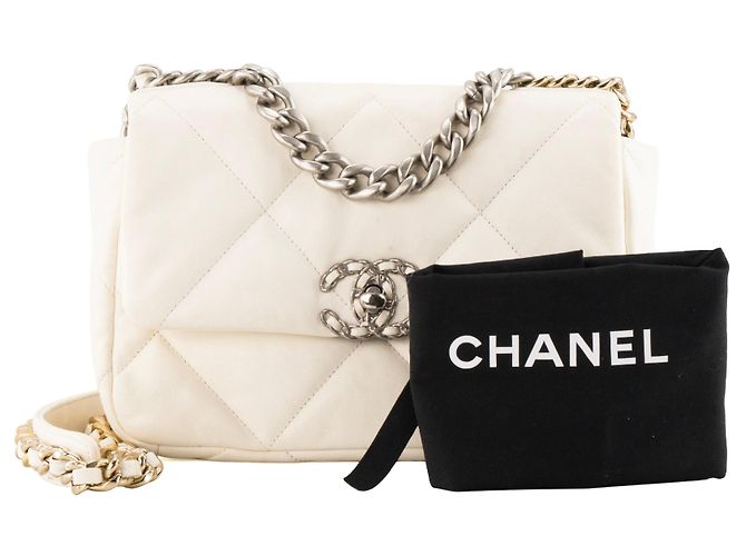 CHANEL - Borsa a tracolla Chanel 19 in pelle liscia bianca Bianco - vista 13