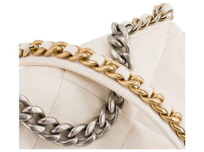CHANEL - Borsa a tracolla Chanel 19 in pelle liscia bianca Bianco - vista 6