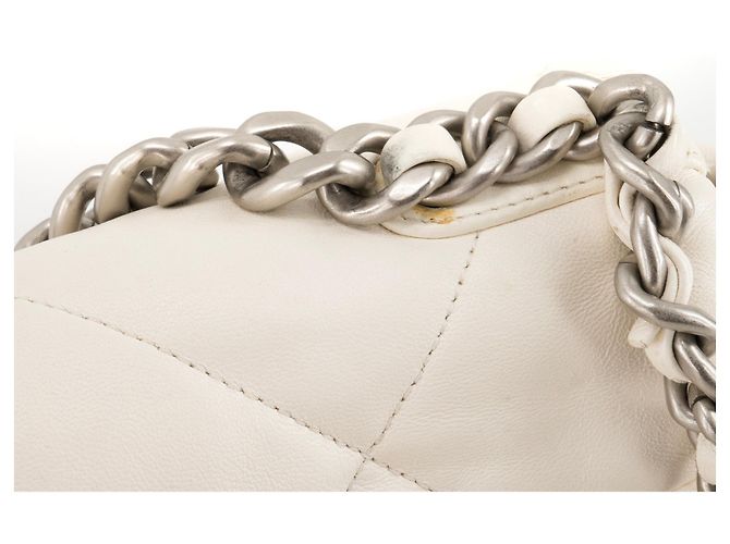 CHANEL - Borsa a tracolla Chanel 19 in pelle liscia bianca Bianco - vista 7