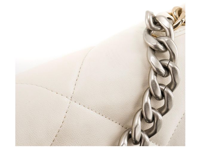 CHANEL - Borsa a tracolla Chanel 19 in pelle liscia bianca Bianco - vista 8