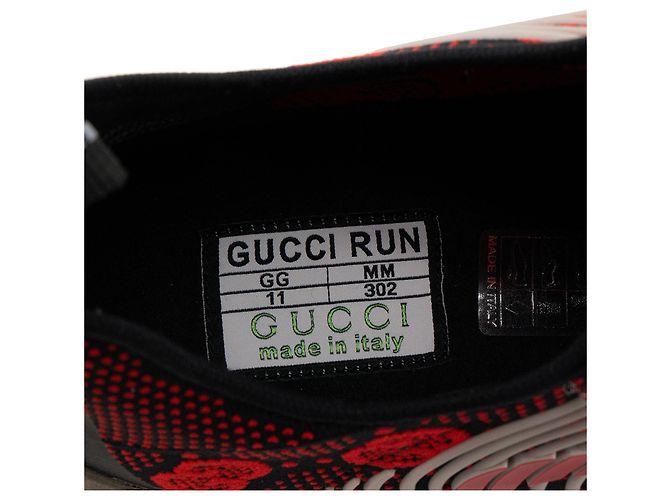 GUCCI - Sneakers Run Gucci in tela monogrammata rossa e nera (T45) Nero - vista 7