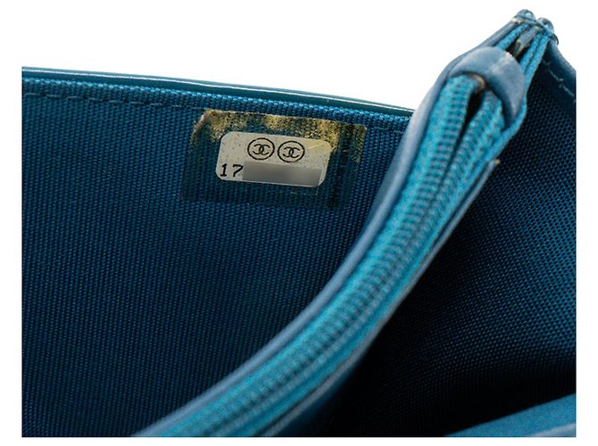 CHANEL - Borsa a tracolla Chanel Wallet On Chain in pelle verniciata blu - vista 9