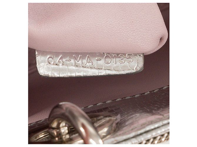 DIOR - Lady Dior Mini Schultertasche aus silbernem exotischem Echsenleder Limited Edition - Ansicht 11