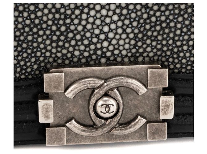 CHANEL - Borsa a tracolla mini Chanel Boy in pelle esotica galuchat e pelle liscia nera Nero - vista 5