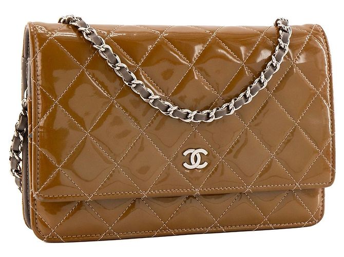 CHANEL - Borsa a tracolla Classique/Timeless Wallet On Chain Chanel in pelle verniciata marrone - vista 2