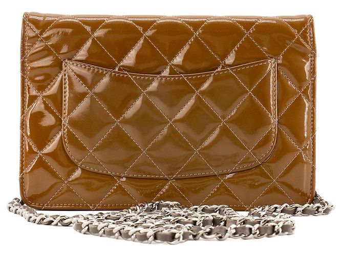CHANEL - Borsa a tracolla Classique/Timeless Wallet On Chain Chanel in pelle verniciata marrone - vista 3