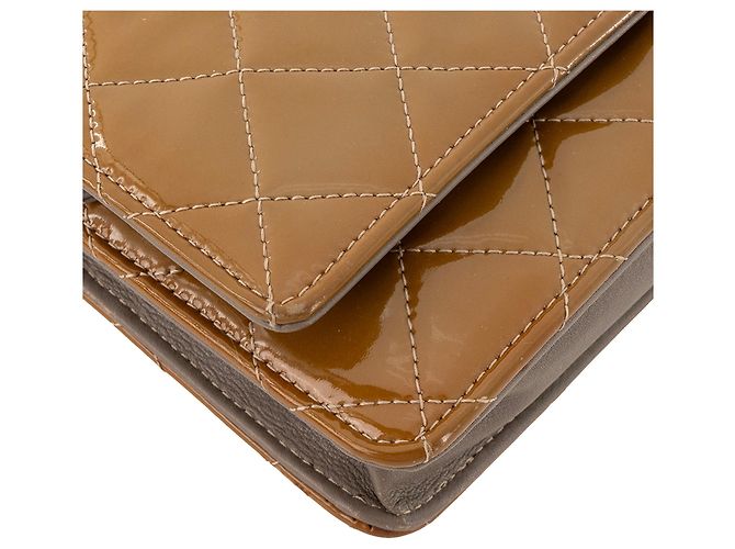 CHANEL - Borsa a tracolla Classique/Timeless Wallet On Chain Chanel in pelle verniciata marrone - vista 6