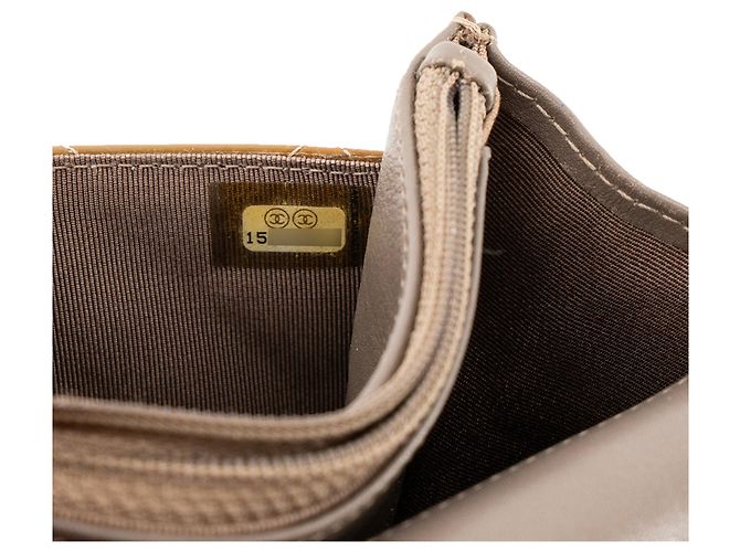 CHANEL - Borsa a tracolla Classique/Timeless Wallet On Chain Chanel in pelle verniciata marrone - vista 9