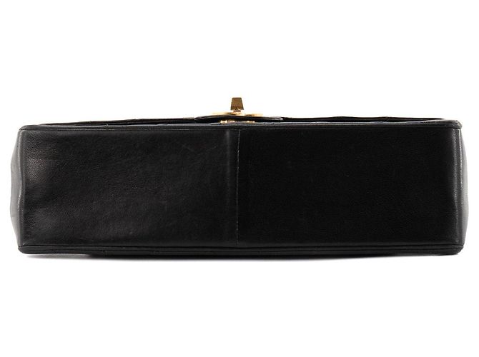 CHANEL - Vintage schwarze glatte Leder Classic/Timeless Chanel Schultertasche - Ansicht 4