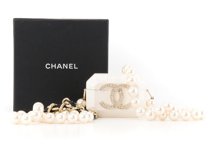 CHANEL - Collar Funda Airpods Chanel en plástico y perlas beige Blanco - vista 7