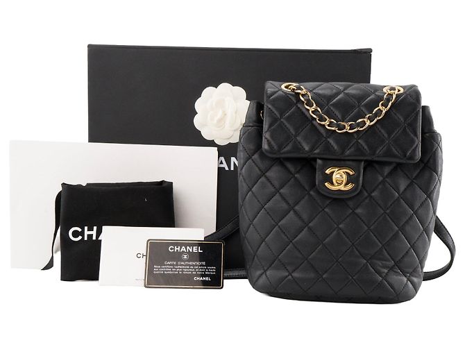 CHANEL - Classic/Timeless Chanel Rucksack aus schwarzem glattem Leder - Ansicht 9
