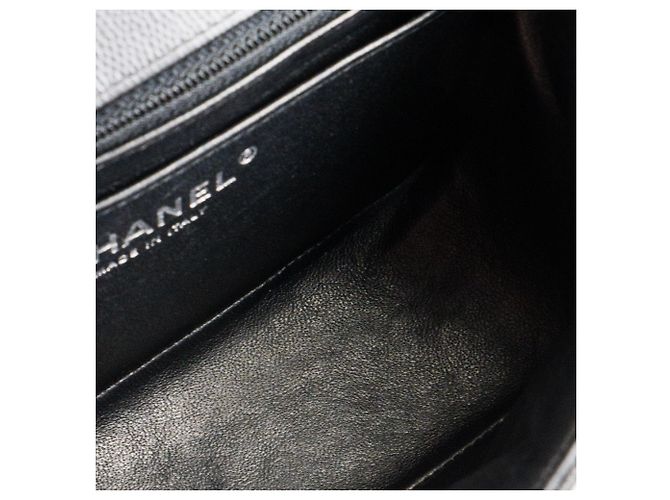 CHANEL - Borsa a tracolla Classique/Timeless Mini Square Chanel in pelle caviar nera Nero - vista 9