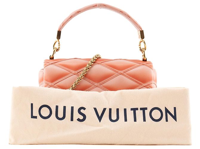 LOUIS VUITTON - Borsa a tracolla GO-14 MM Louis Vuitton in pelle rosa corallo - vista 11